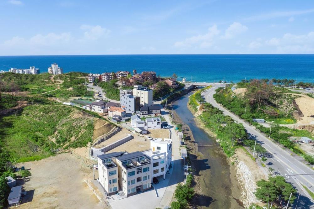 Gangneung Dislo Hotel Exterior photo